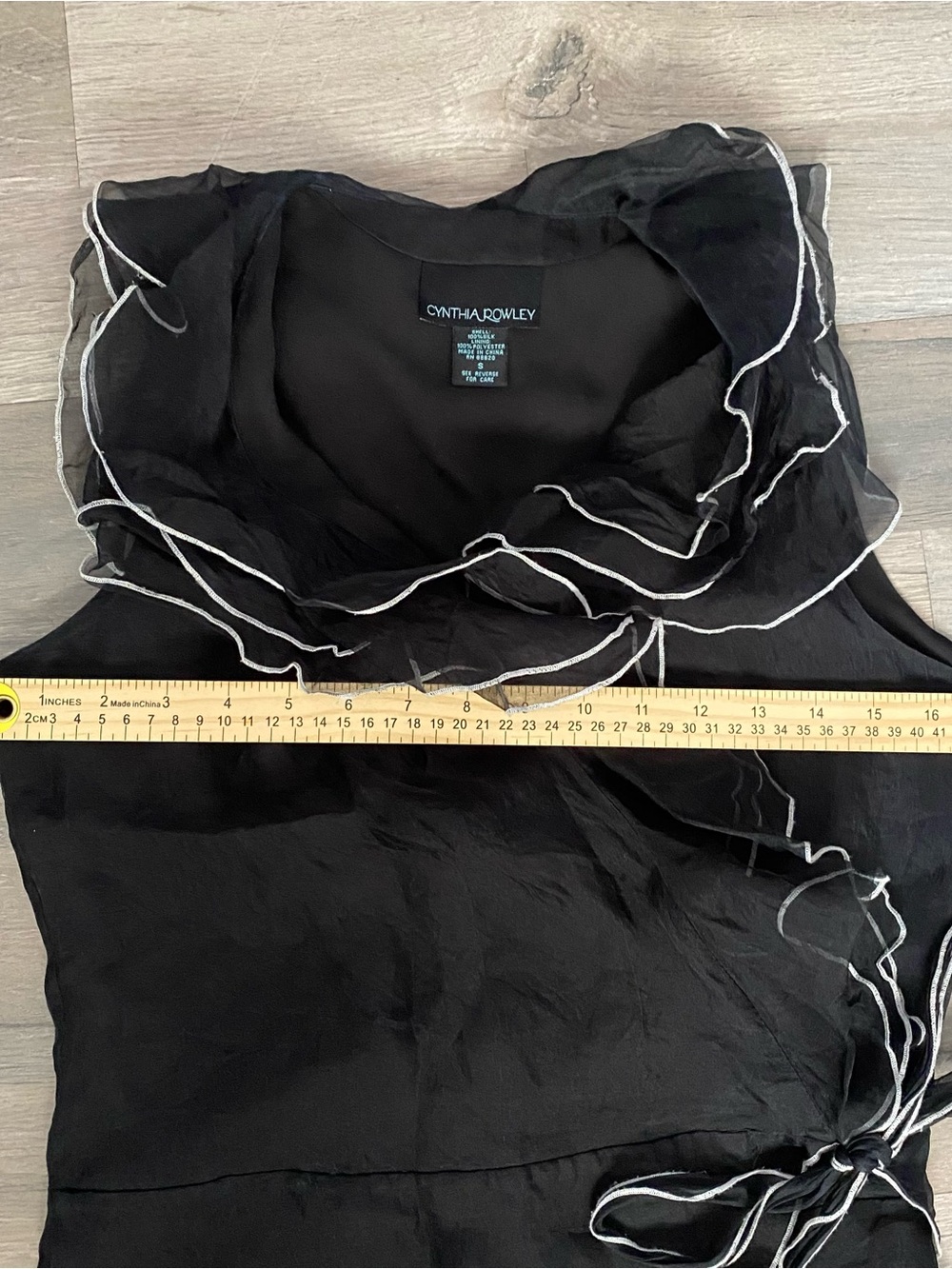 Cynthia Rowley 100% Silk Black & White Wrap Ruffle Top - Picture 5 of 7